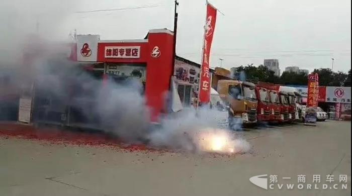 乘龍汽車早開工，祝大家狗年大發(fā)！3.jpg